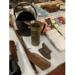 A GROUP OF VINTAGE BRASS WARE TO INCLUDE A COAL SCUTTLE ETC