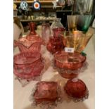 AN ASSORTMENT OF COLOURED GLASS WARE TO INCLUDE FIVE CHAMPAGNE FLUTES ETC