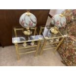 TWO BRASS LAMP TABLES WITH GLASS TOPS TOGETHER WITH TWO BRASS TABLE LAMPS