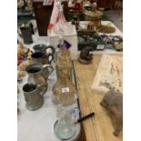 AN ASSORTMENT OF GLASS WARE TO INCLUDE AN EDINBURGH CRYSTAL DECANTOR ETC