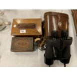 TWO DECORATIVE WOODEN BOXES AND A PAIR OF 10X50 KERSHAW VANGUARD BINOCULARS WITH CASE
