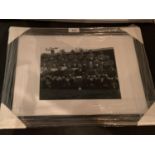 A FRAMED PHOTOGRAPH OF THE MANCHESTER UNITED 1968 EUROPEAN CUP WINNING SQUAD SIGNATURES TO INCLUDE