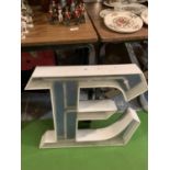 A LARGE NEON LIGHT UP LETTER 'E' APPROX 57CM X 57CM