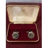 A PAIR OF GENTLEMEN'S CUFFLINKS FEATURING WATCH MOVEMENTS