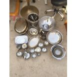 A LARGE QUANTITY OF STAINLESS STEEL KITCHEN WARE TO INCLUDE PANS AND CHAMPAGNE BUCKET ETC