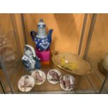 AN ASSORTMENT OF CERAMICWARE TO INCLUDE TWO BLUE AND WHITE ORIENTAL STYLE LIDDED POTS