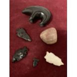 A GROUP OF NATIVE AMERICAN ITEMS TO INCLUDE POLISHED STONE AND ARROWHEADS