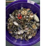 A LARGE ASSORTMENT OF COSTUME JEWELLERY RINGS