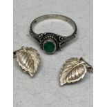 A SILVER RING WITH A GREEN STONE AND A PAIR OF LEAF DESIGN EARRINGS