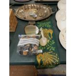 AN ASSORTMENT OF COLLECTABLE ITEMS TO INCLUDE A SILVER PLATE TRAY WITH ITEMS OF FLATWARE, A TAPESTRY