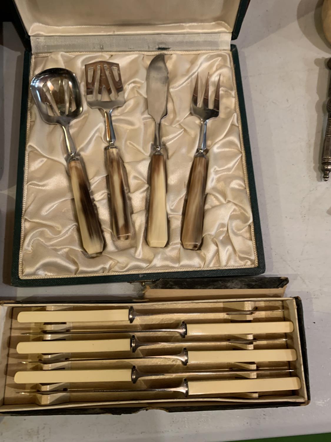 A WOODEN CANTEEN OF FLATWARE BY ARTHUR PRICE AND THREE FURTHER BOXES OF FLATWARE TO INCLUDE A FISH - Image 2 of 4