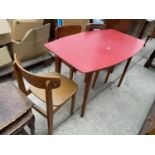 FORMICA TOP KITCHEN + 3 CHAIRS