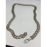 A HEAVY SILVER NECK CHAIN MARKED 925 LENGTH APPROXIMATELY 51CM