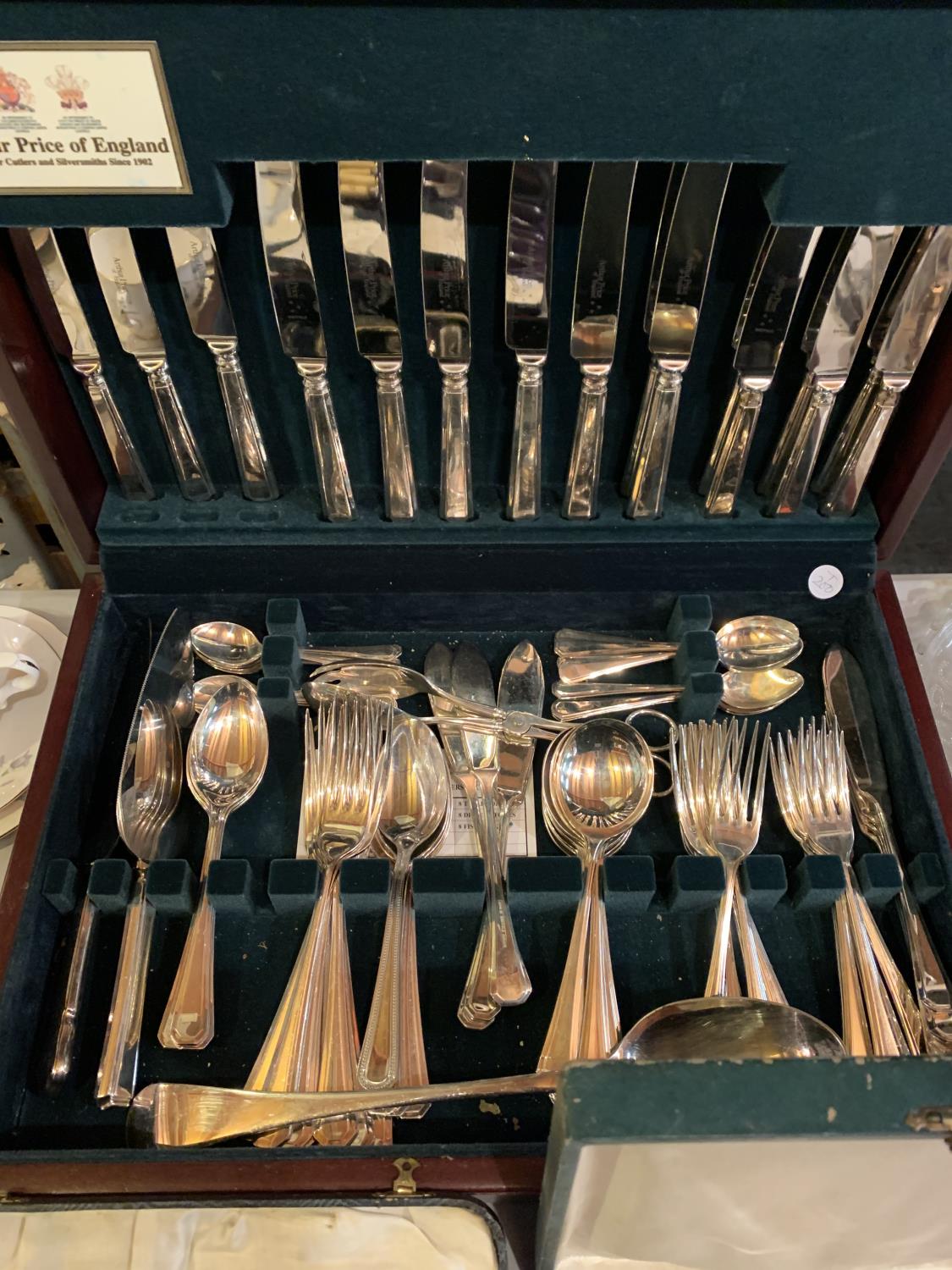 A WOODEN CANTEEN OF FLATWARE BY ARTHUR PRICE AND THREE FURTHER BOXES OF FLATWARE TO INCLUDE A FISH - Image 4 of 4