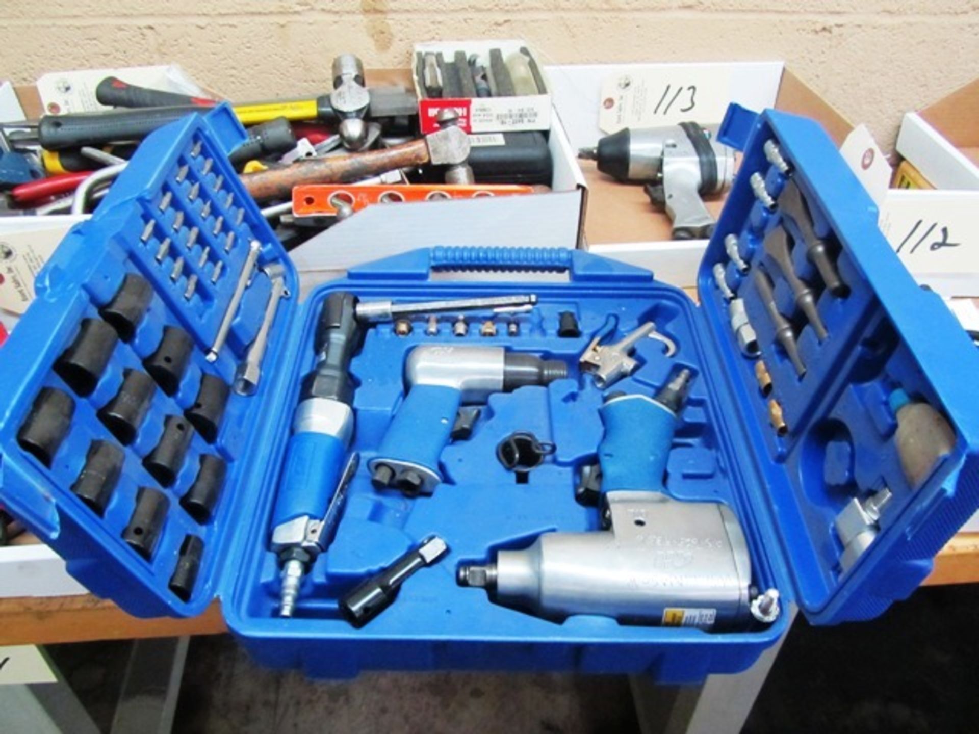 Campbell Hausfield Pneumatic Hand Tool Kit