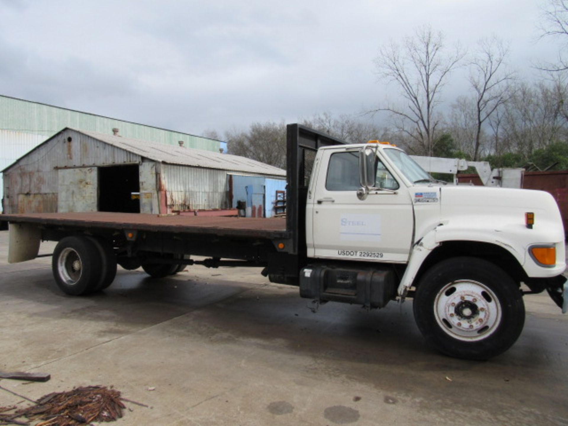 Ford F800 Flatbed Truck - Image 4 of 9