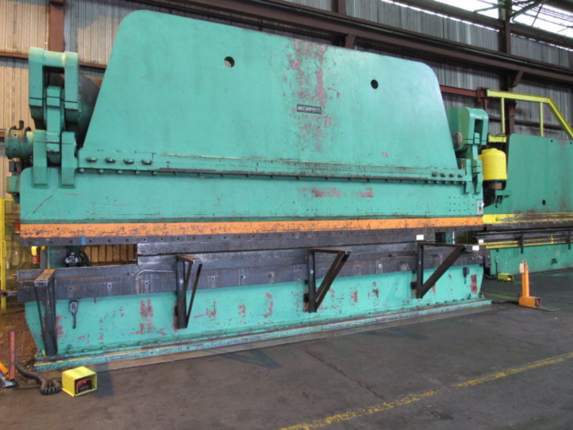 Accurpress 1250 Ton 7-1250-24 Hydraulic Press Brake - Image 2 of 6