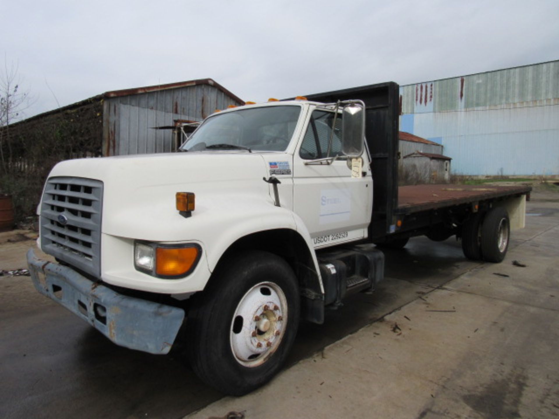 Ford F800 Flatbed Truck - Image 2 of 9