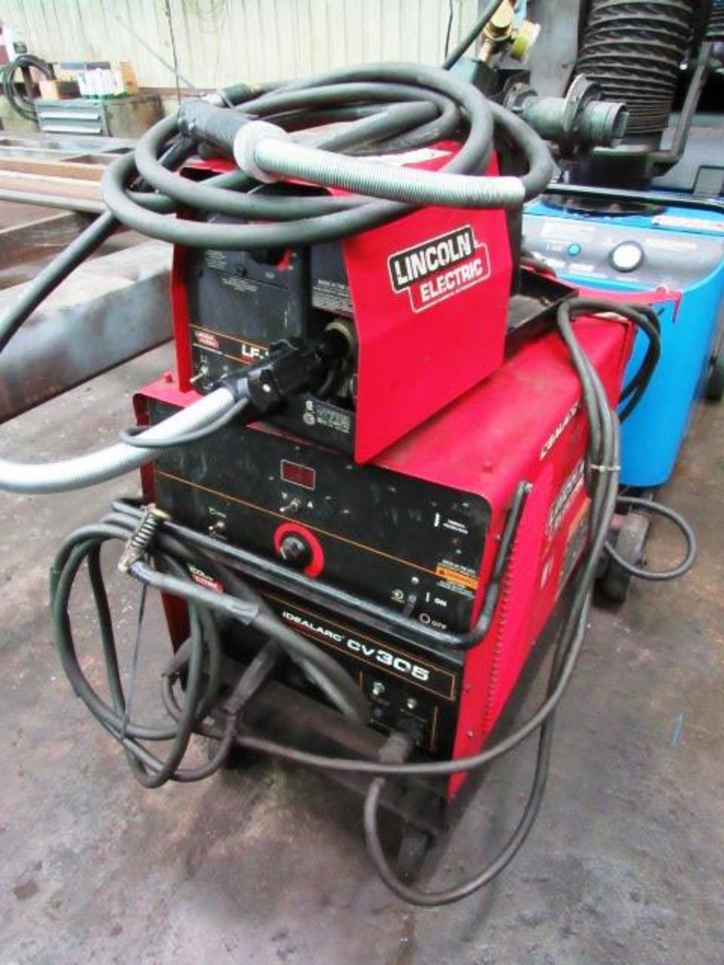 Lincoln CV-305 Portable Welder with LF-72 Wire Feeder, sn:U1120708329