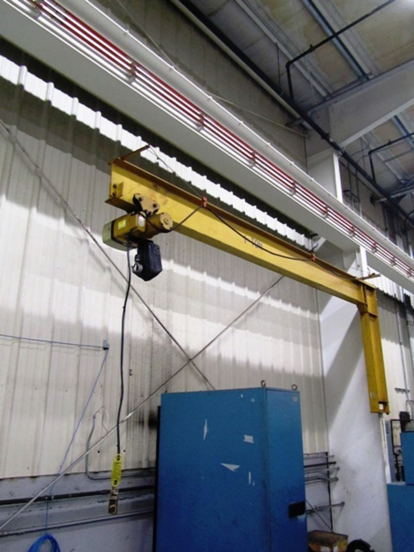 1 Ton Wall Mounted Jib Crane with Yale 1 Ton Electric Hoist with Pendant Control