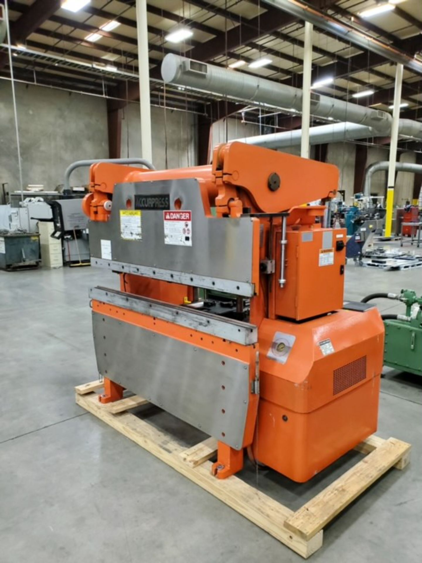 Accurpress Model 7606 60 Ton x 6' Hydraulic Press Brake - Image 2 of 6