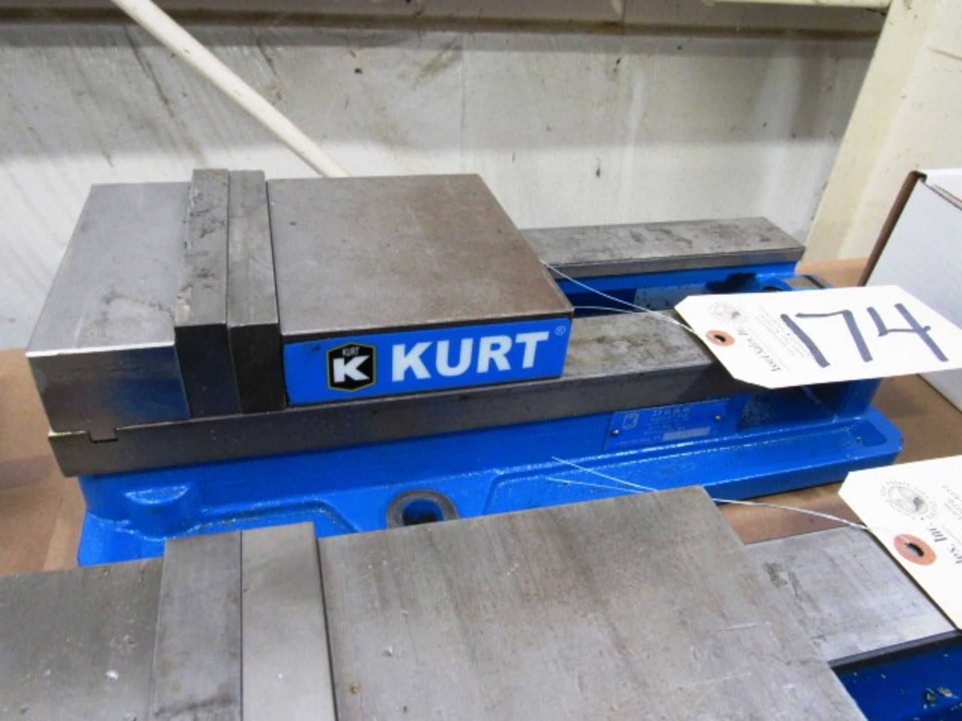 Kurt 6'' Vise with Handle & Hard Jaws