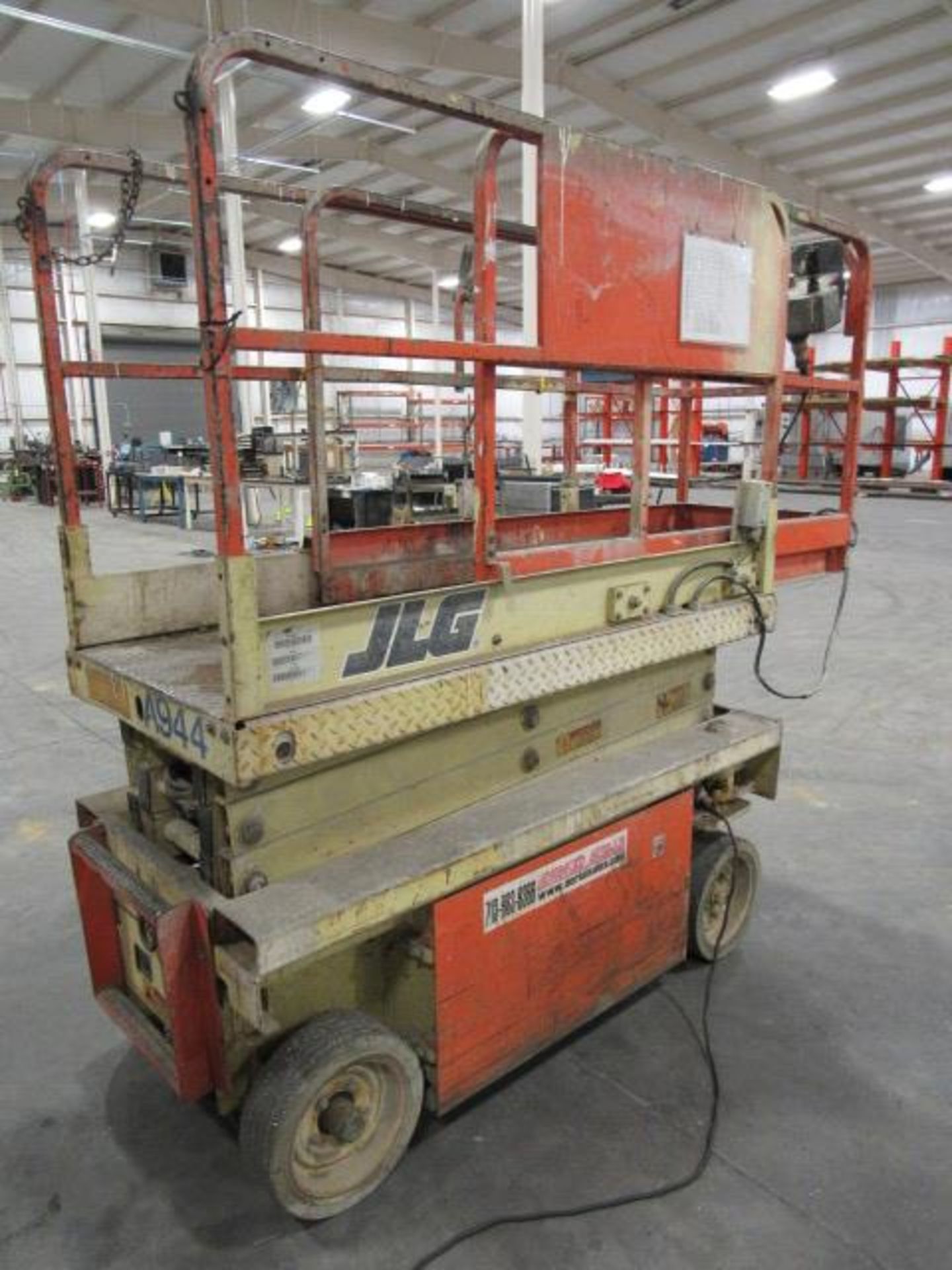 JLG Model A944 5,000lb Capacity Electric Manlift with Extendable Deck, Operators Control, 16' Lift - Image 2 of 5