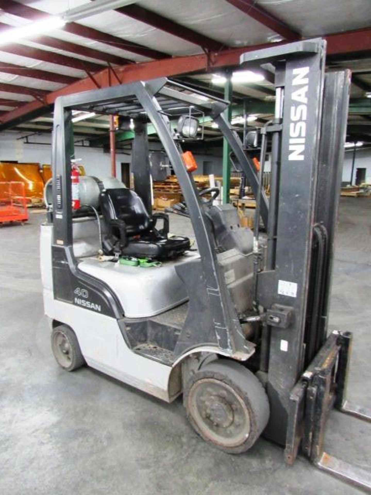 Nissan 40 2,500lb Capacity Propane Forklift with Side Shift, Lights, 42'' Forks, sn:MCPL02A20LV - Image 3 of 7