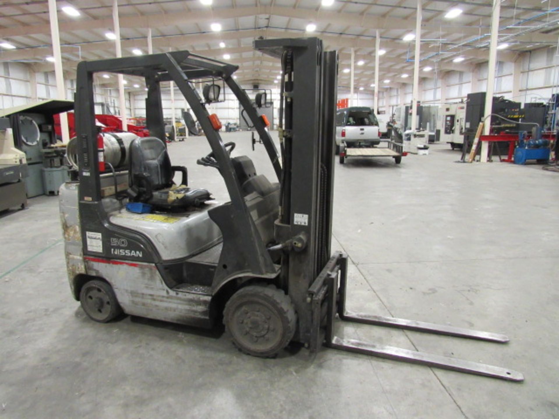 Nissan 50 4,400lb Capacity Propane Forklift with (4) Hard Tires, 3-Stage Mast with Side Shift, - Image 4 of 7