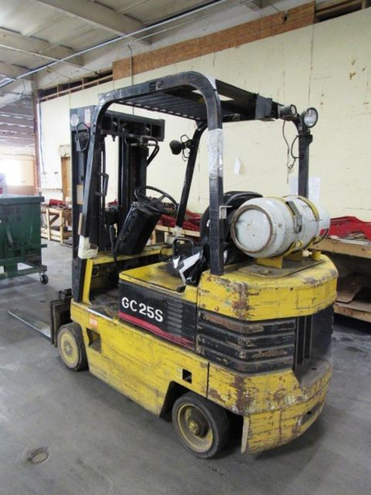 Daewoo Model GC25S 5,000lb Capacity Propane Forklift with (4) Hard Tires, 3-Stage Mast with Side - Image 5 of 7