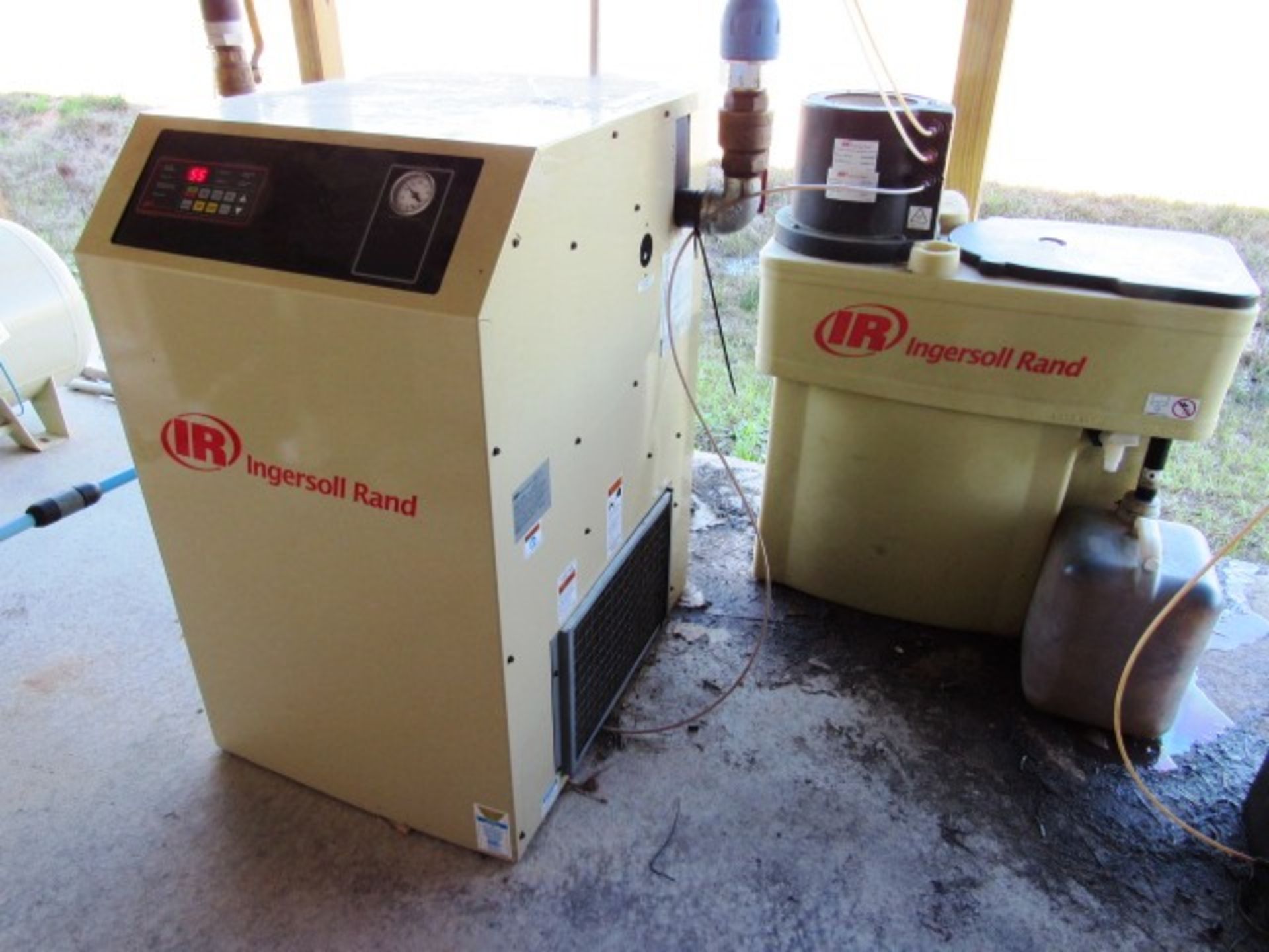 Ingersoll Rand Model D5101NA400 Air Dryer with PLC Control, sn:WCH1032925