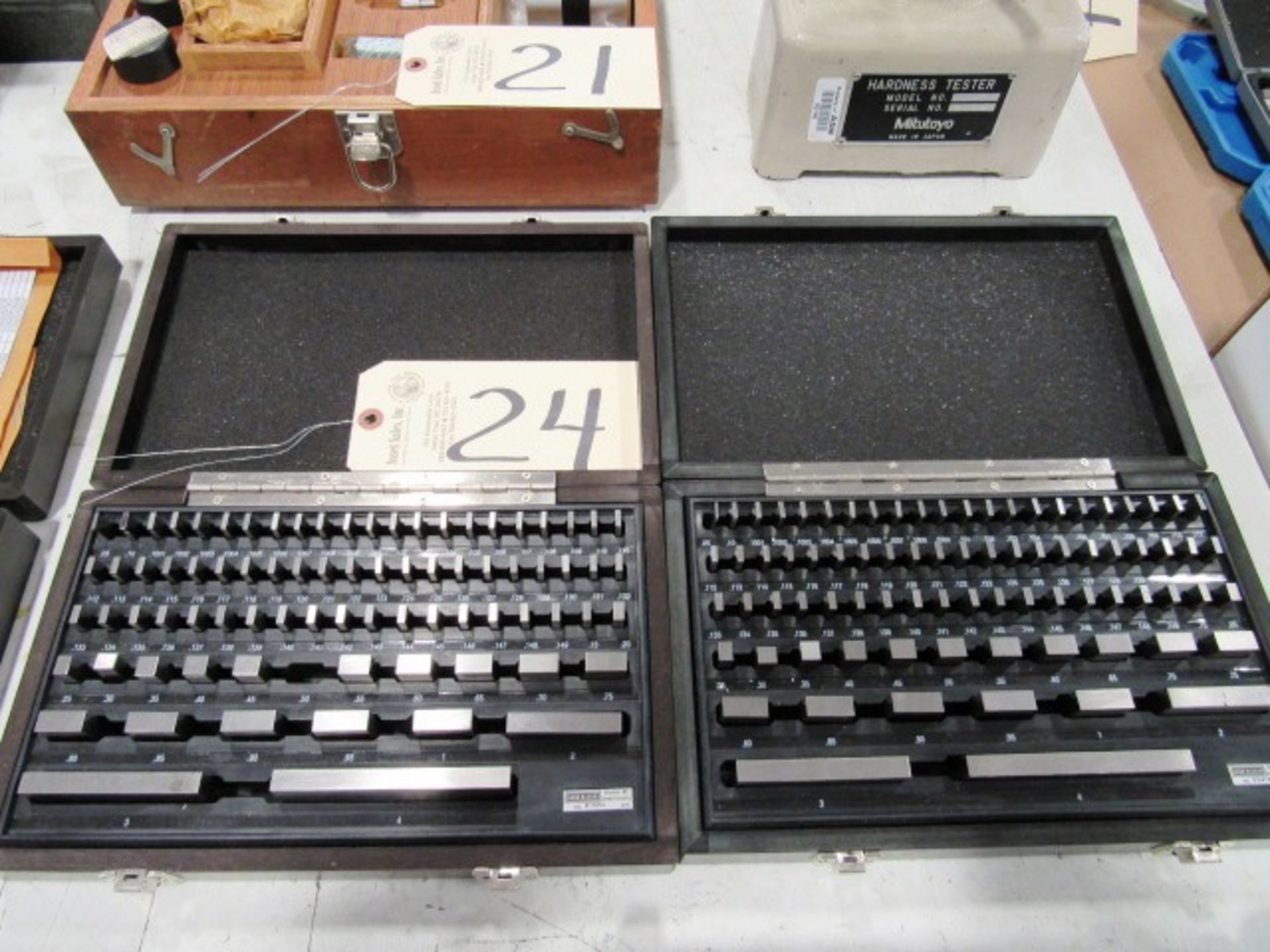 (2) Gauge Block Sets