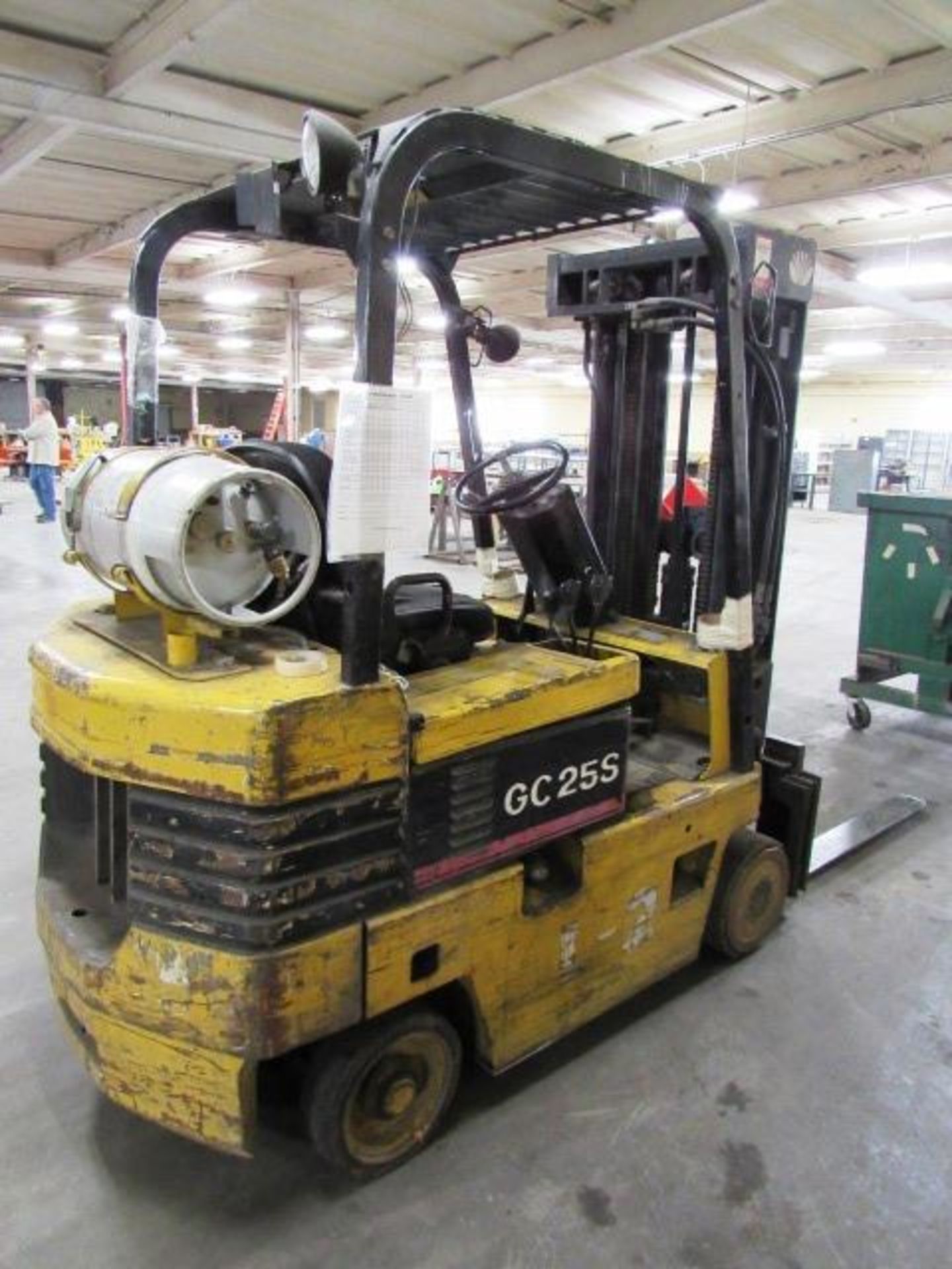 Daewoo Model GC25S 5,000lb Capacity Propane Forklift with (4) Hard Tires, 3-Stage Mast with Side - Image 6 of 7