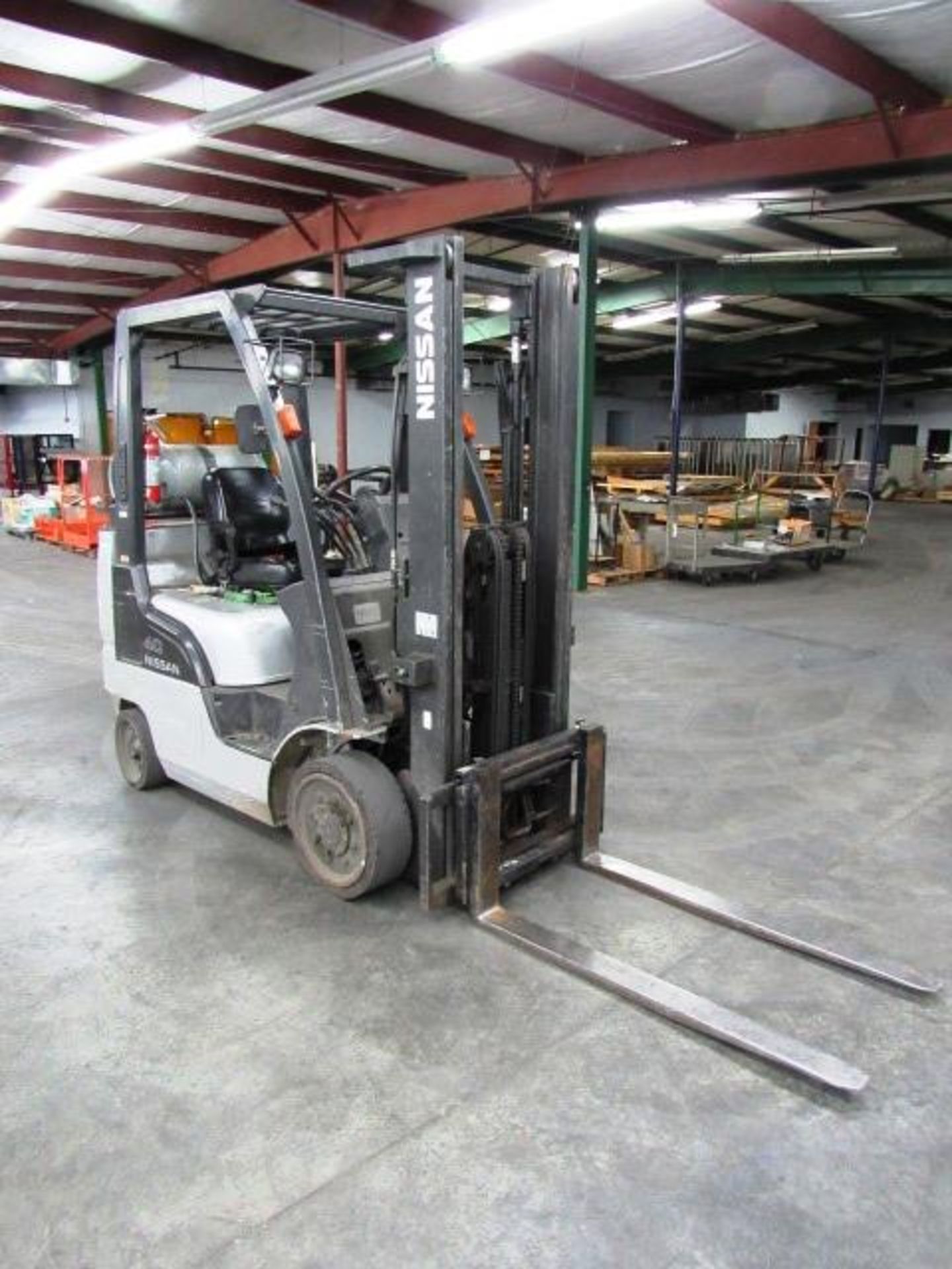 Nissan 40 2,500lb Capacity Propane Forklift with Side Shift, Lights, 42'' Forks, sn:MCPL02A20LV - Image 2 of 7