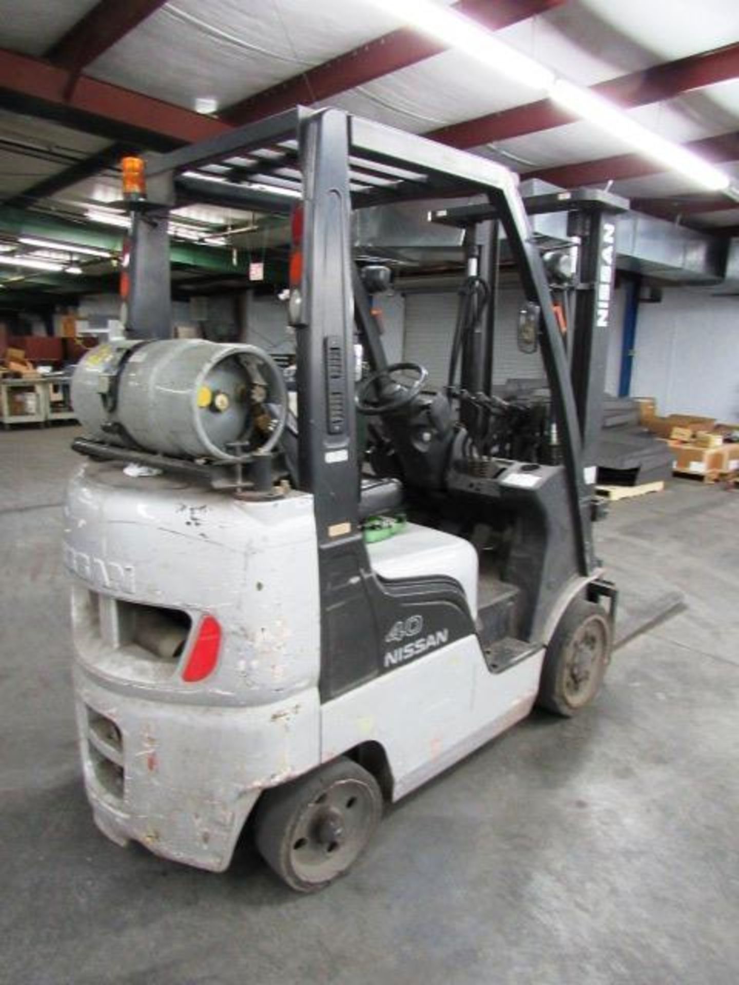 Nissan 40 2,500lb Capacity Propane Forklift with Side Shift, Lights, 42'' Forks, sn:MCPL02A20LV - Image 6 of 7