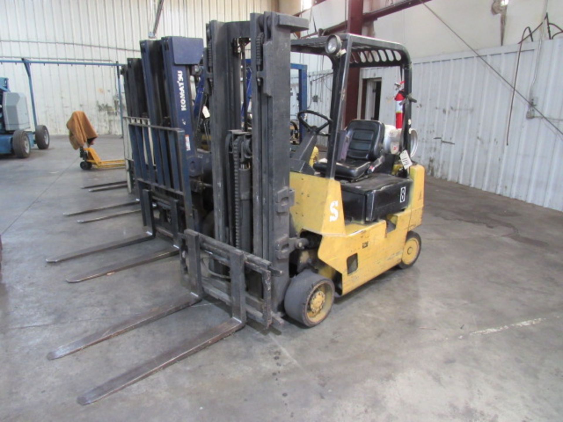 Komatsu 2,500lb LP Forklift with 3 Stage Mast, 42" Forks, Side Shift, sn:603248A - Image 2 of 6