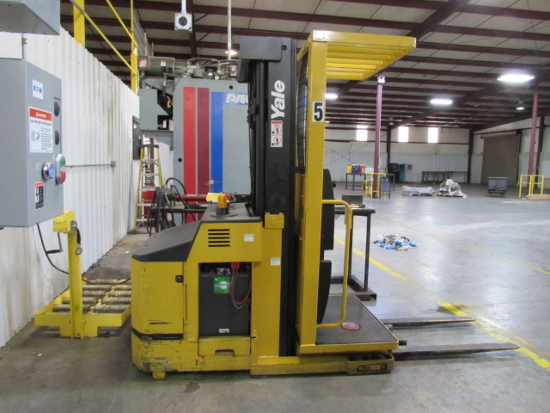 Yale Model 05030ECN24TE089 3,000 lb Capacity Stand-Up Order Picker Electric Forklift, sn: - Image 3 of 5