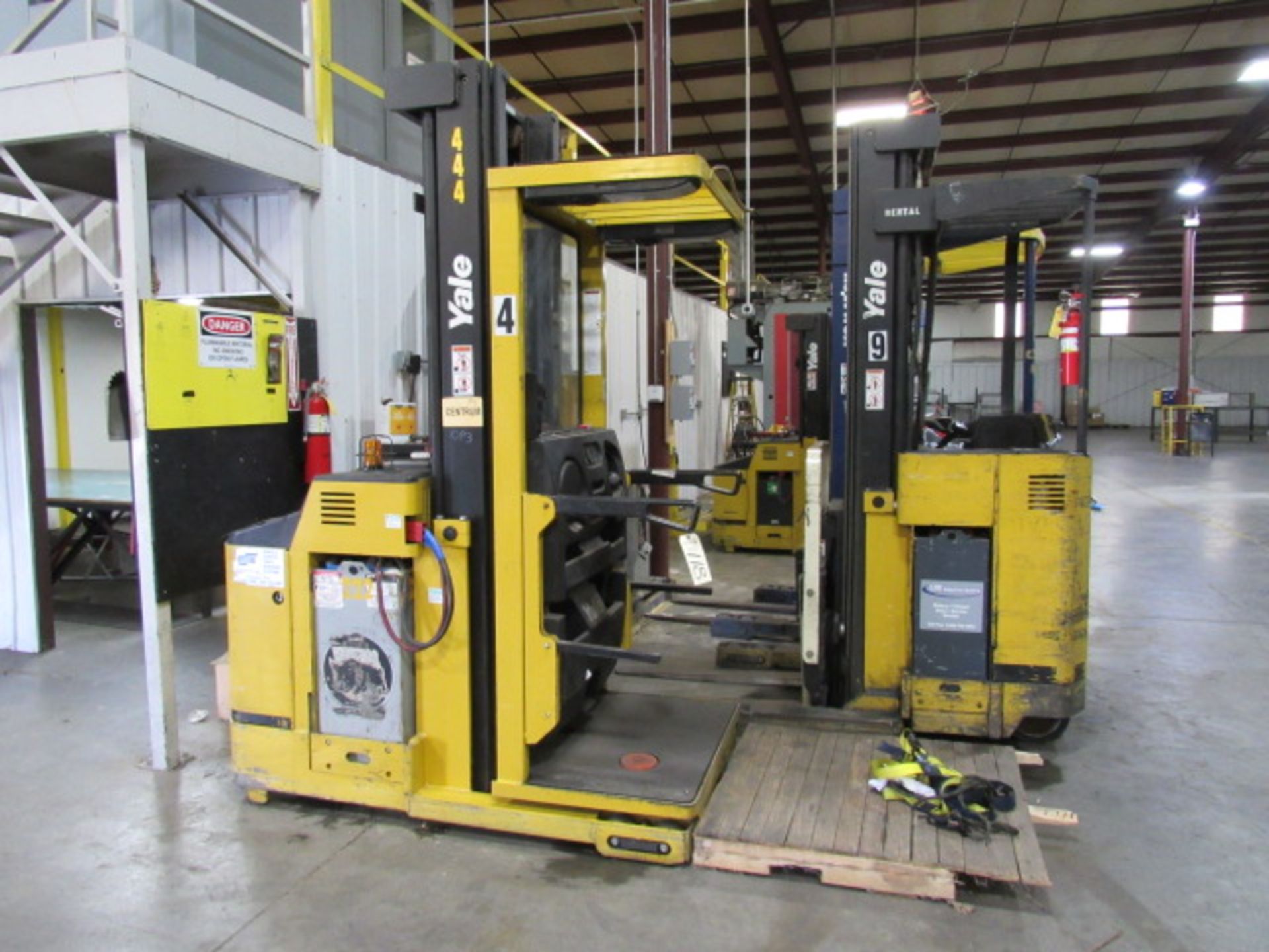 Yale Model 05030BEN24TE105 3,000 lb Capacity Stand-Up Order Picker Electric Forklift, sn:D826N02619D - Image 3 of 5