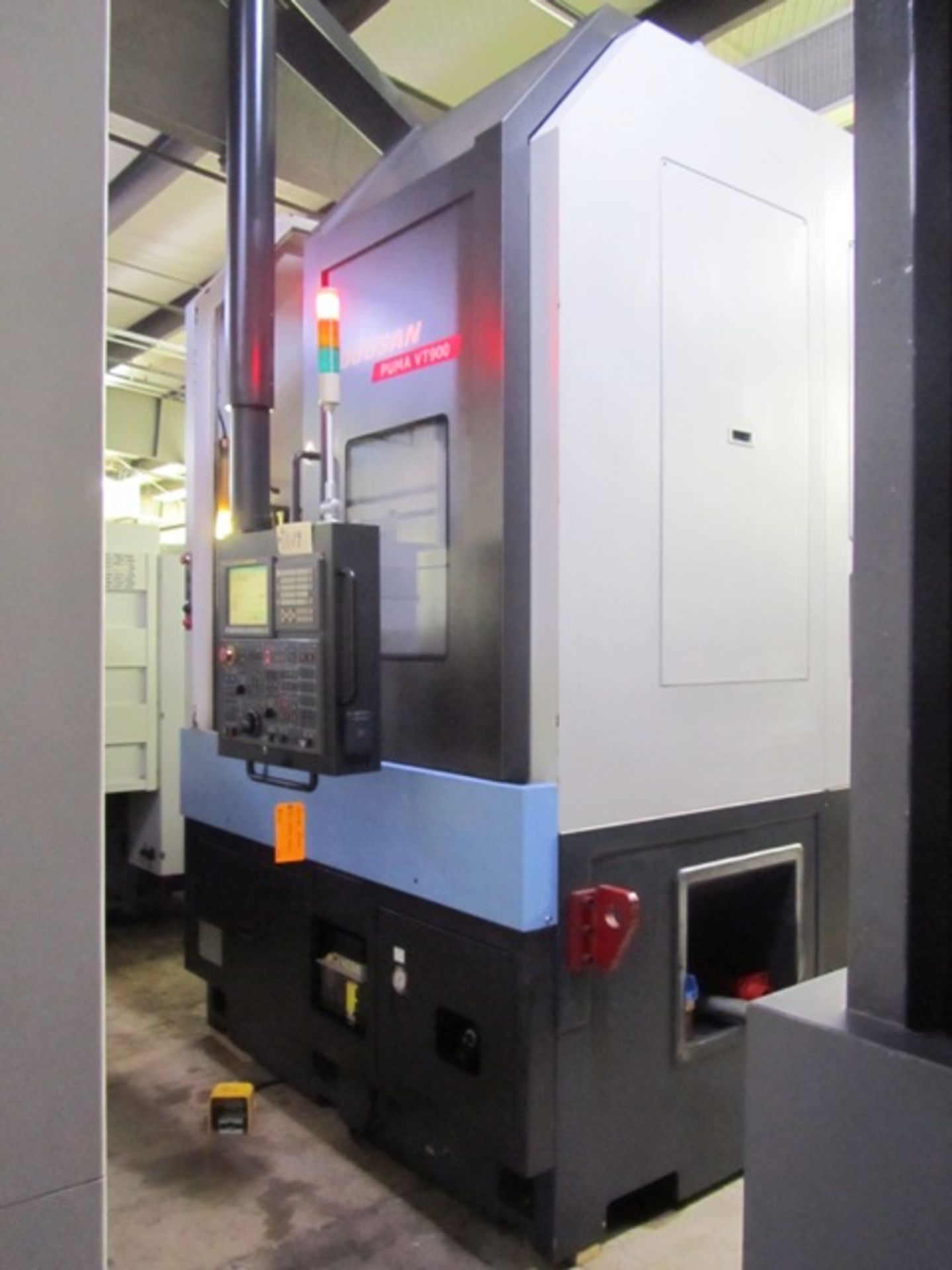 Doosan VT900 CNC Vertical Turning Center - Image 3 of 7