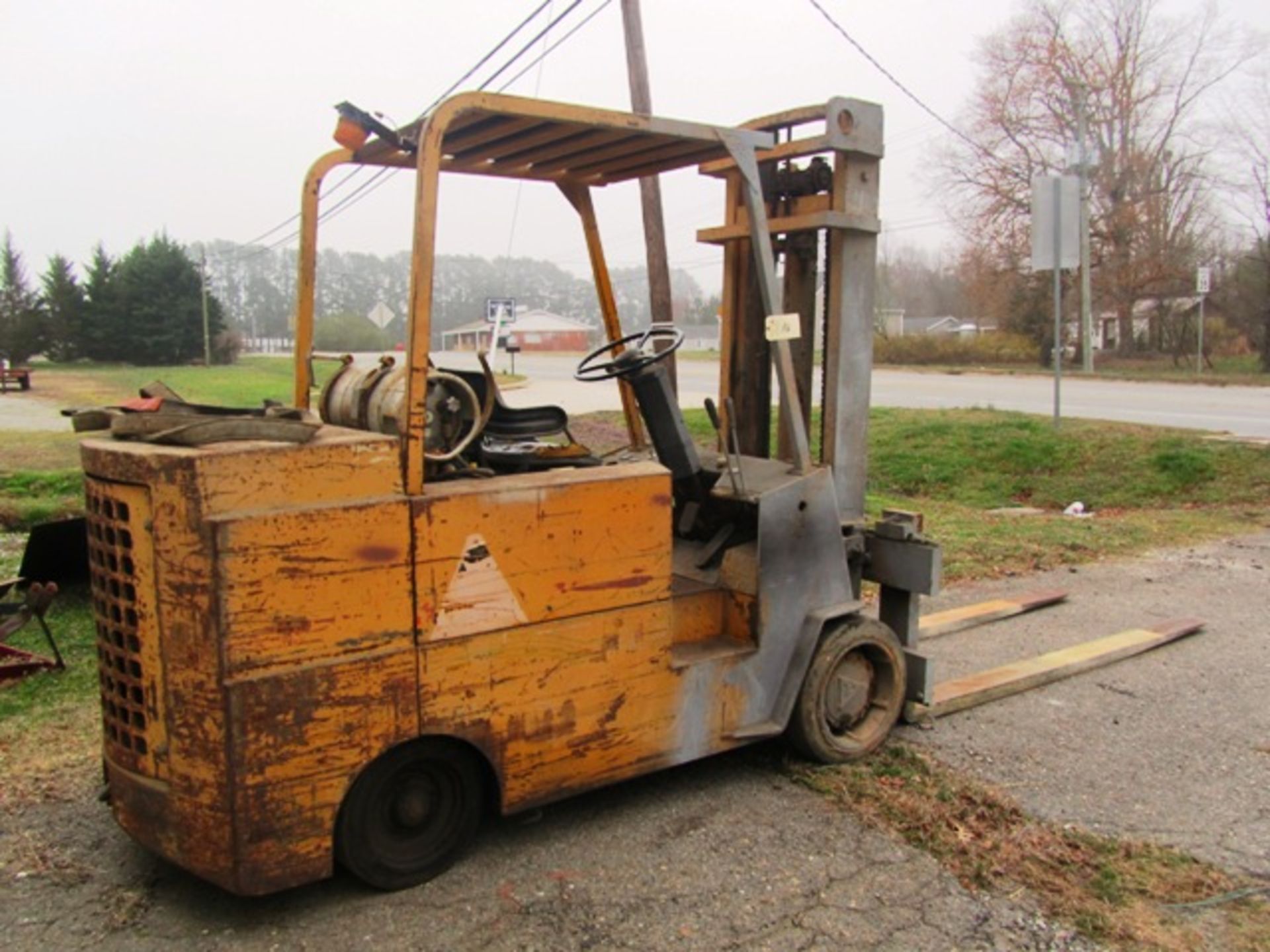 Allis Chalmers Approx 10,000 lb Capacity Propane Forklift