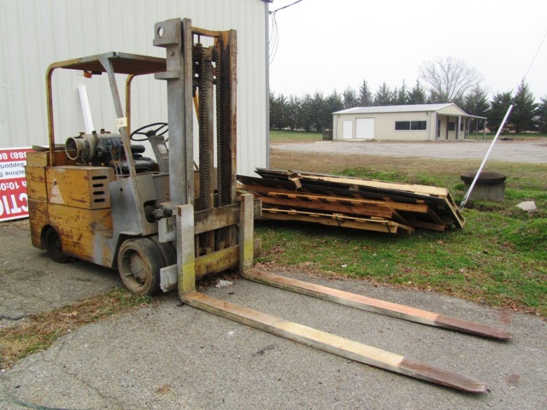 Allis Chalmers Approx 10,000 lb Capacity Propane Forklift - Image 2 of 2