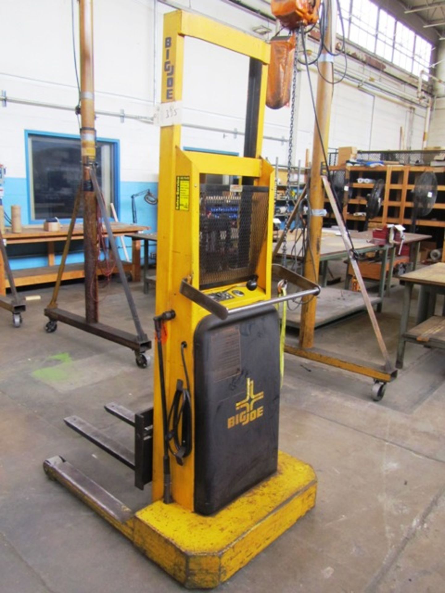 Big Joe Model 1518-AG 1500lb Capacity Walk Behind Lift Truck, sn:330644