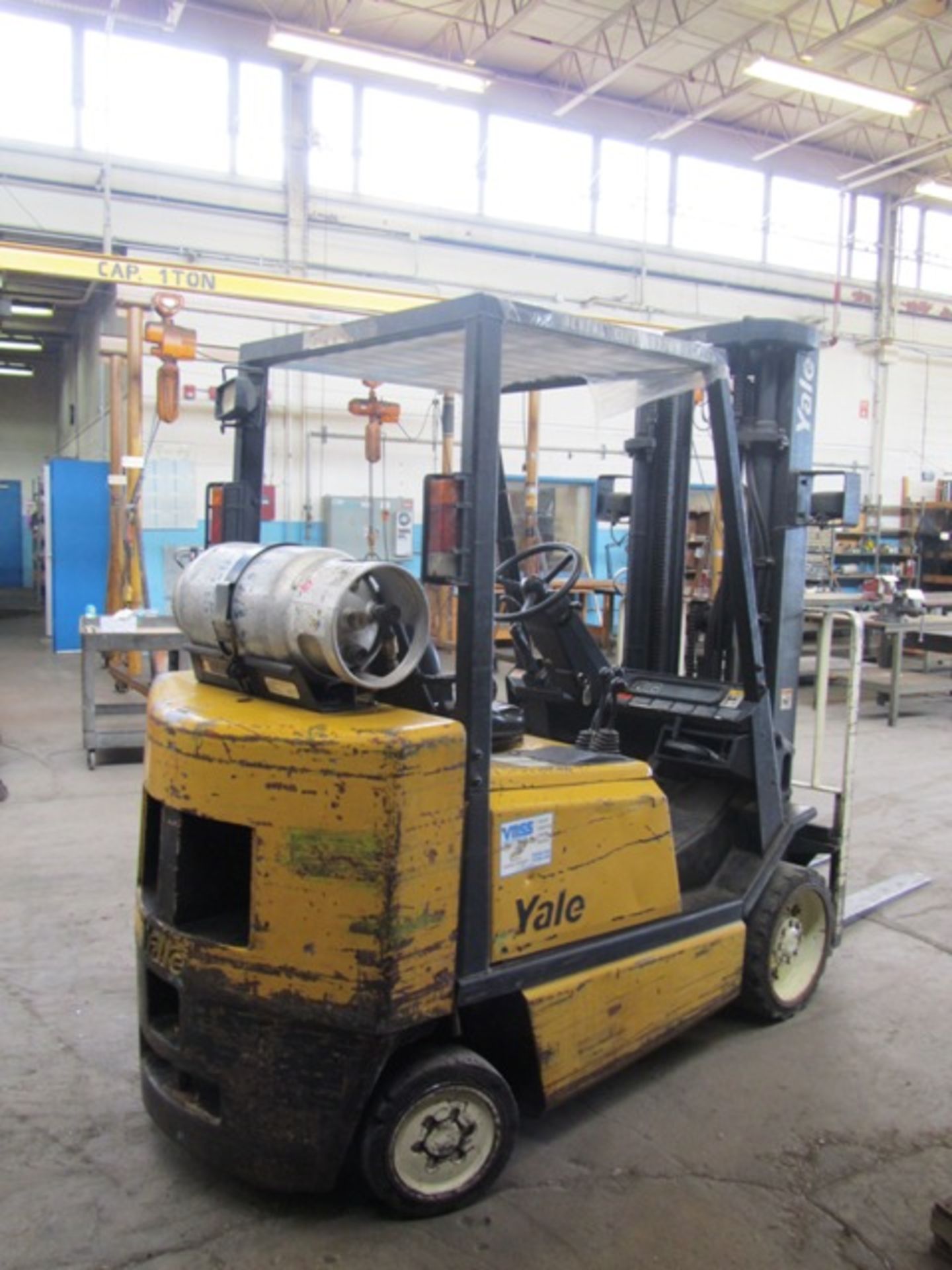 Yale Model GLC050TGNUAE088 5000lb Capacity Propane Forklift - Image 2 of 3