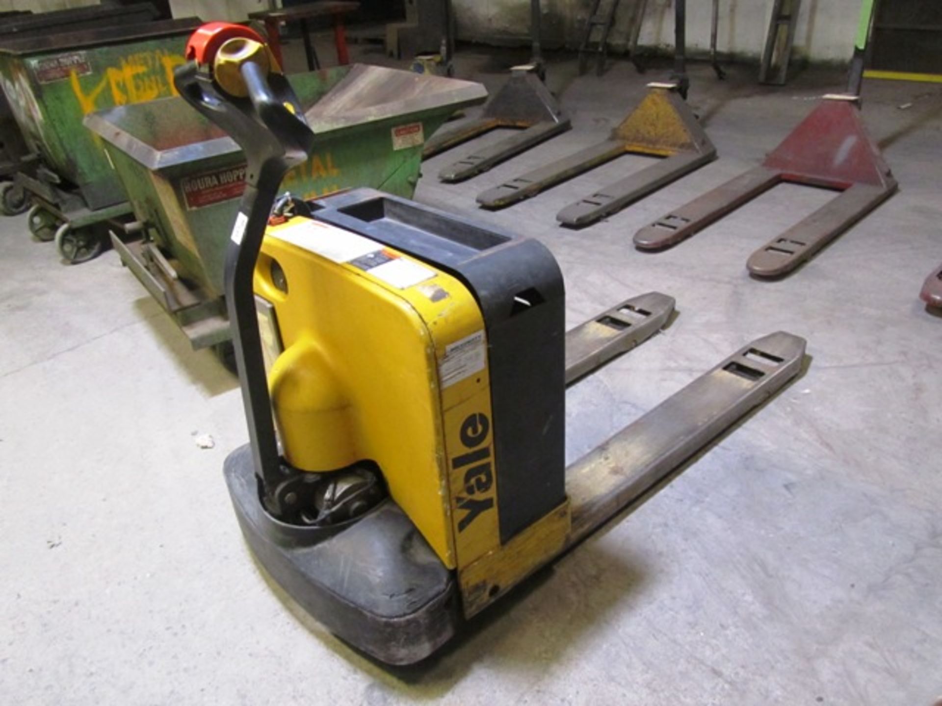 Yale Model MPB040-EN24T2748 24 Volt Battery Operated Pallet Jack