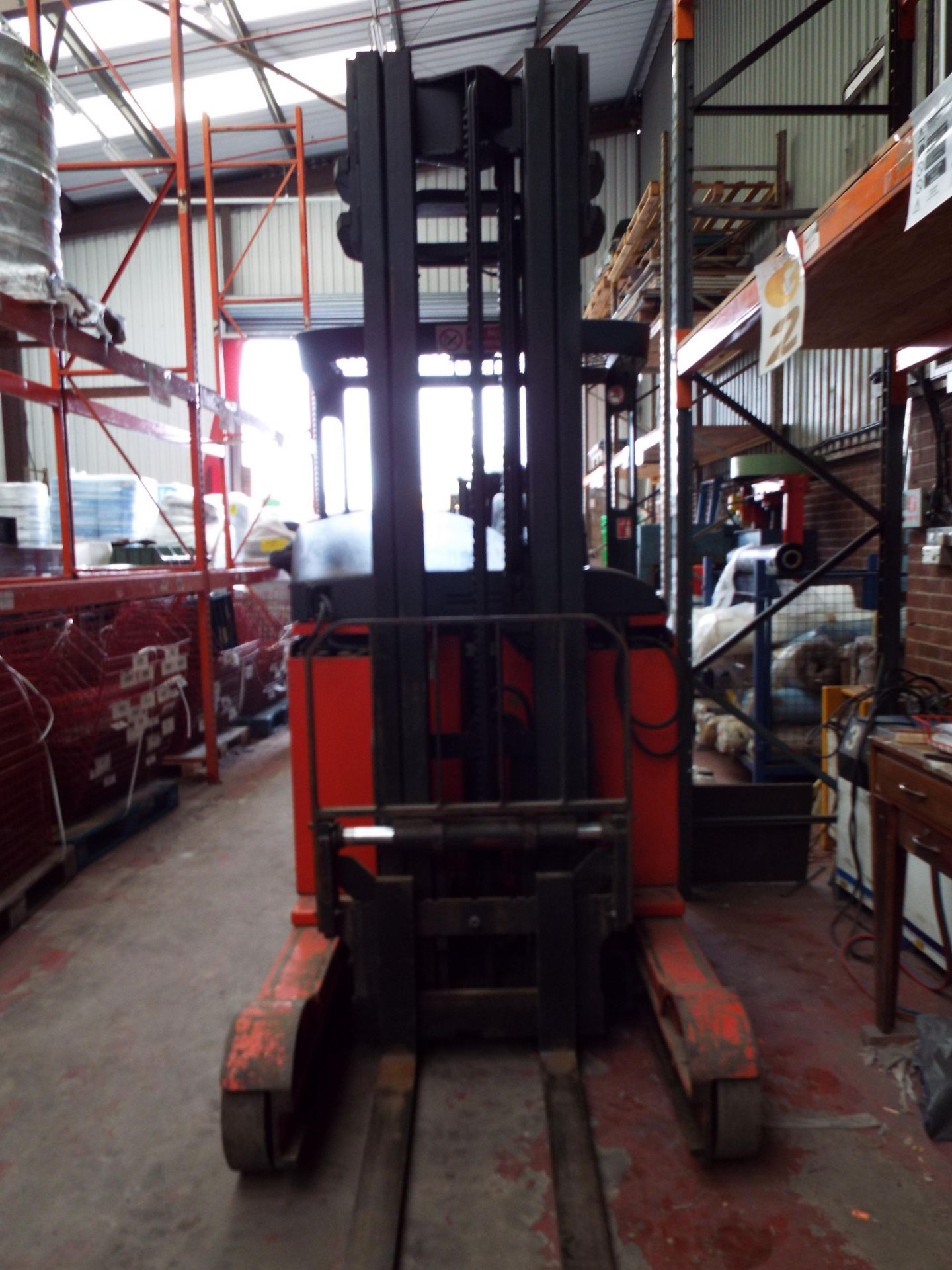 Lansing R20P Reach Truck cw Charger - Image 4 of 8