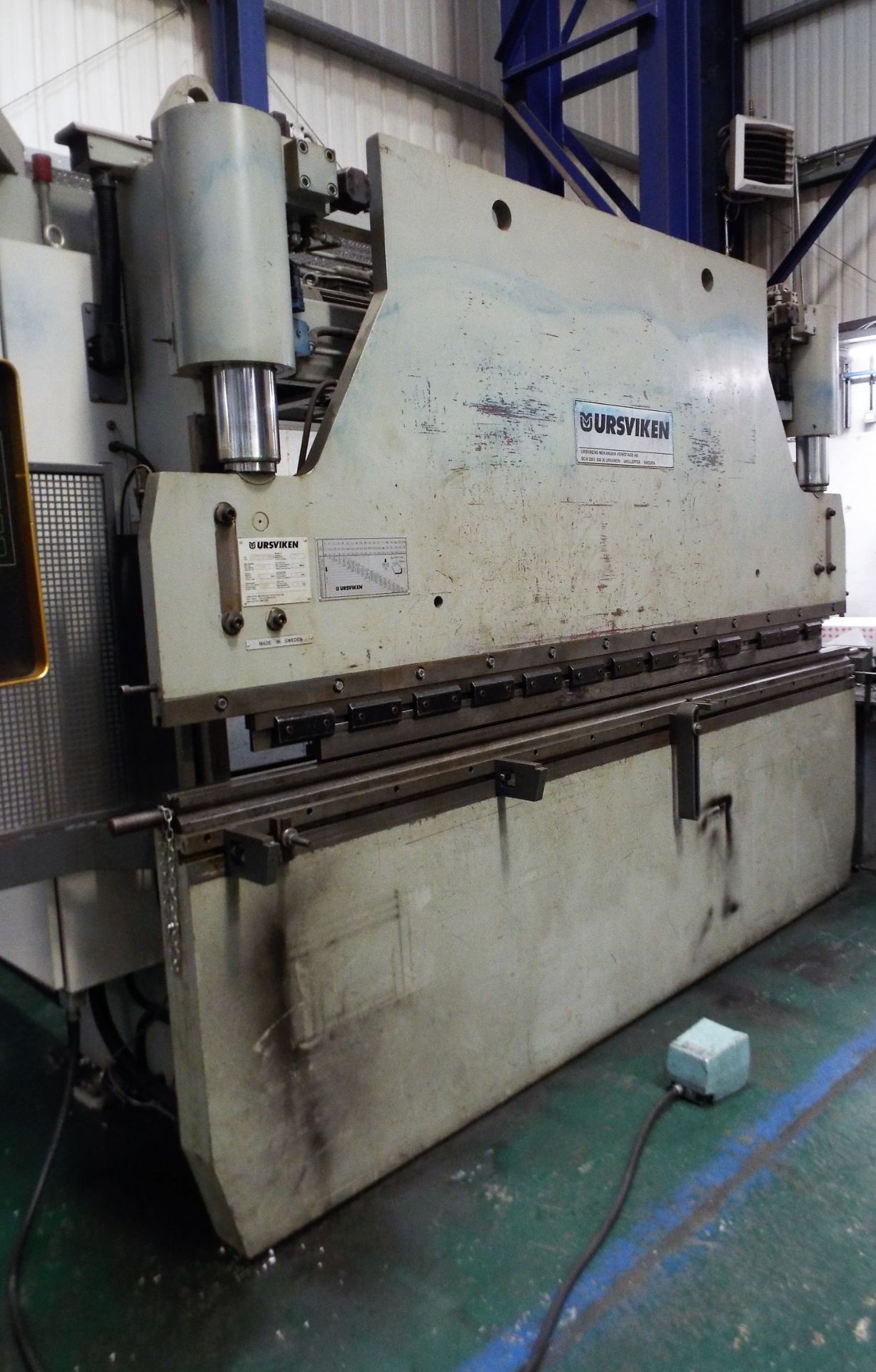 Ursviken EKP Optima 1000KN (100Tonne) NC Press Brake Complete with Tooling. - Image 2 of 18