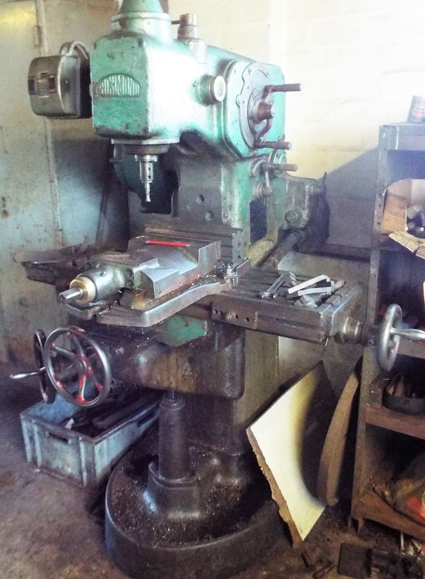 Richmond No1 VM Milling Machine cw Engineers Vice