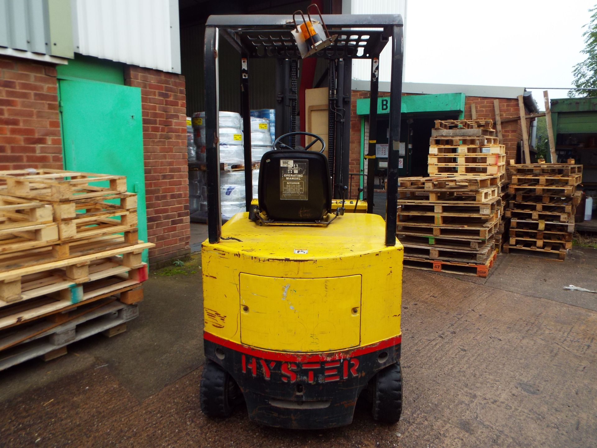 Hyster E2.00 XL Fork Lift Truck cw Charger - Image 2 of 7