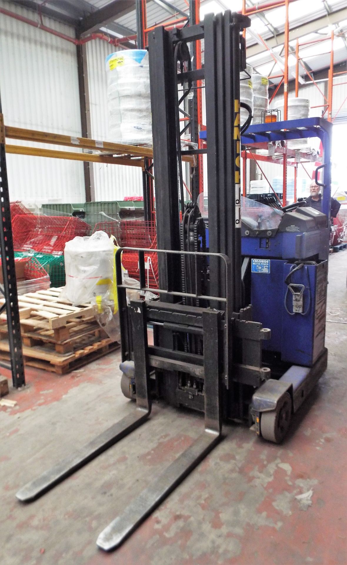 Hamech R5.15N Reach Truck cw Charger - Image 5 of 9