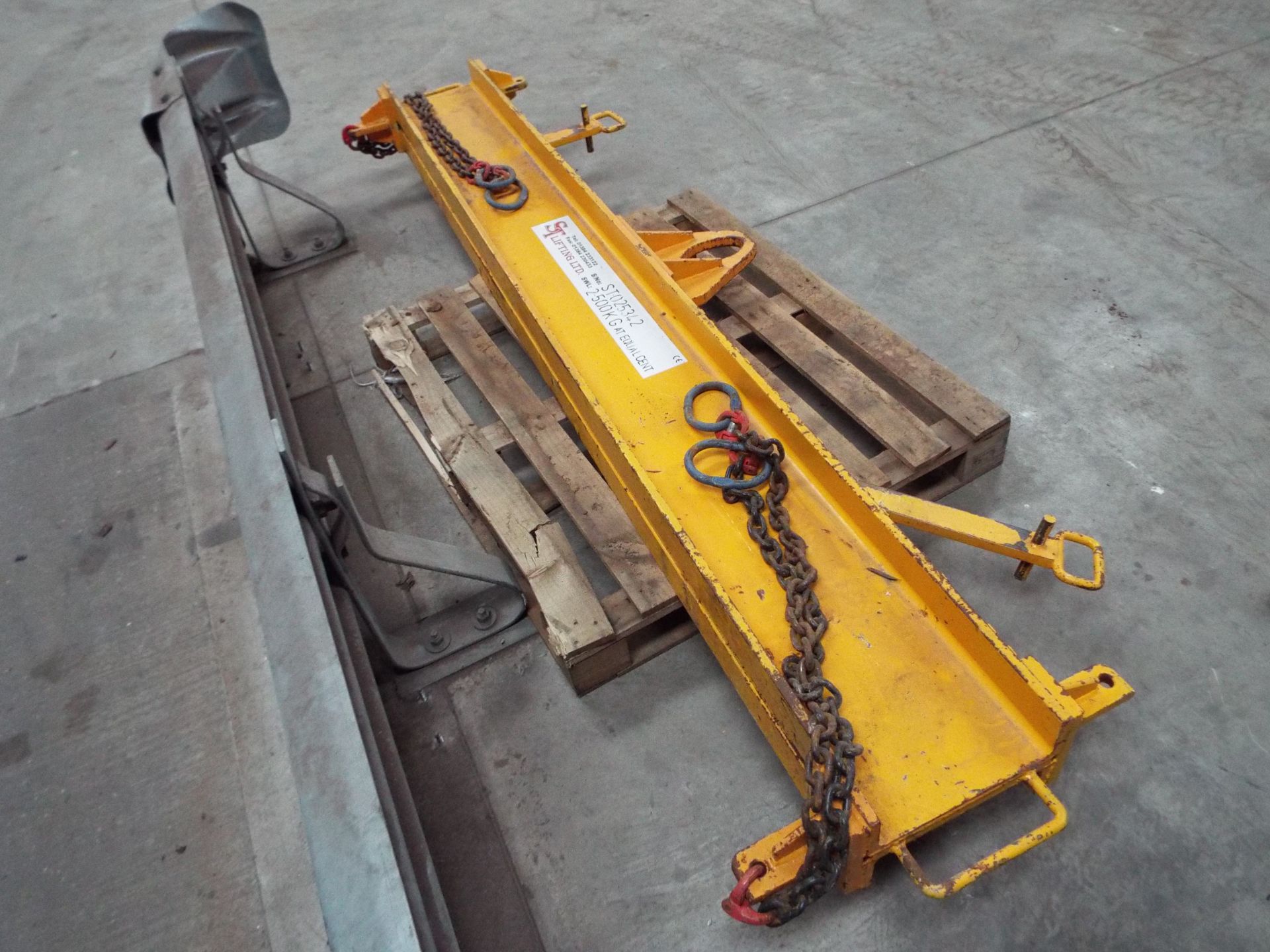 Lifting Beam Attachment cw Chains